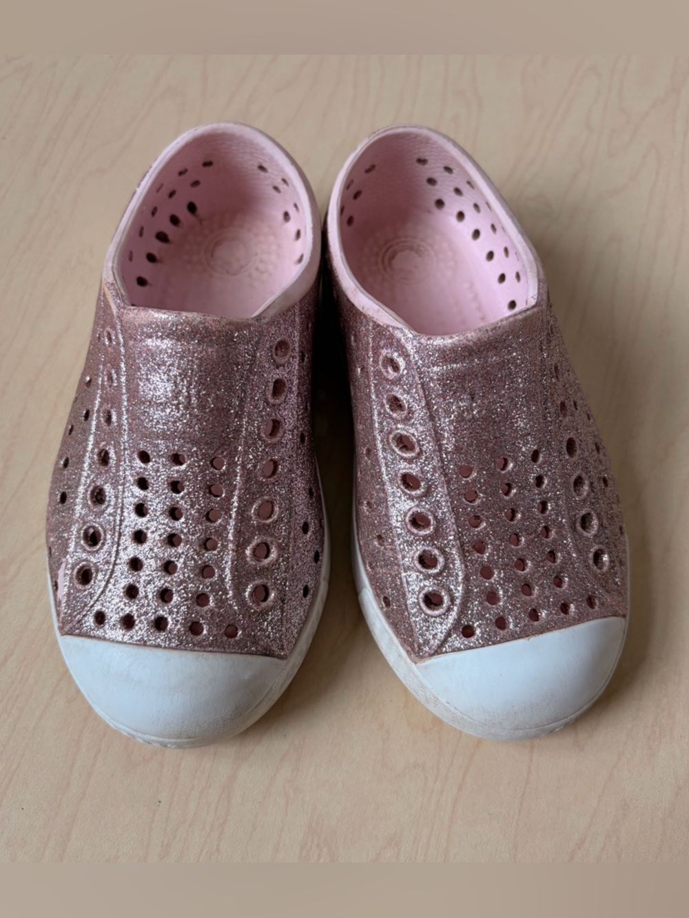 Native Kids Size 8 Glitter Slip-On Water-Resistant Shoes in Rose Gold